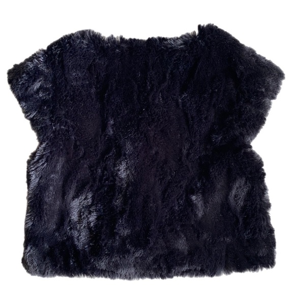 CAT & Jack Girls Black Faux Fur Sleeveless Shrug Clasp Closure Size Medium - Picture 4 of 5